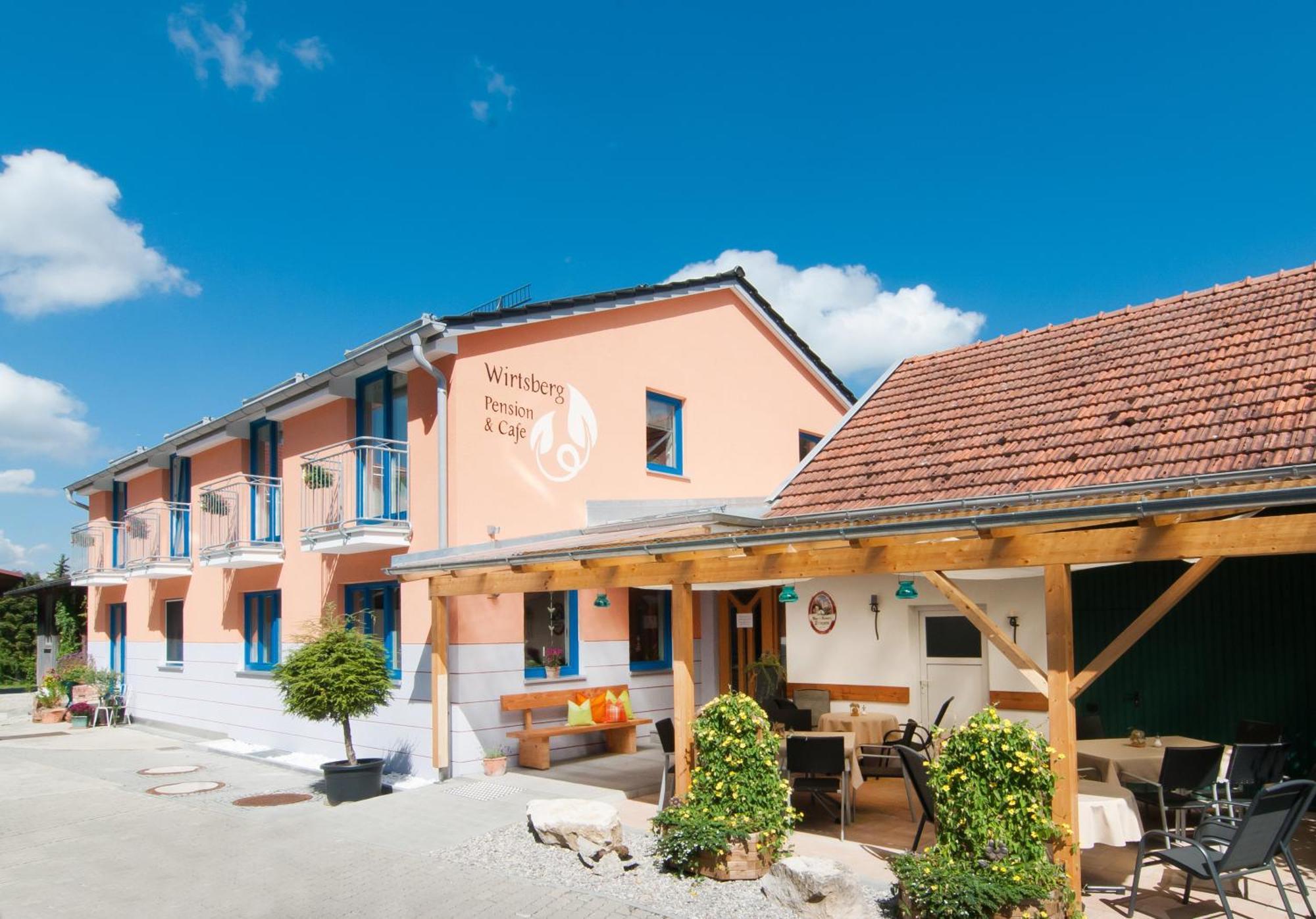 Wirtsberg Pension & Cafe Эхинг Экстерьер фото